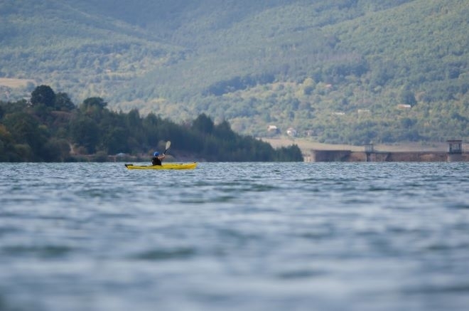 Водолази спасиха мъж паднал от кану във водите на Огоста