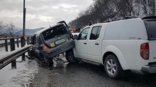 Тежко пътно произшeствие с шестима пострадали е станало в района