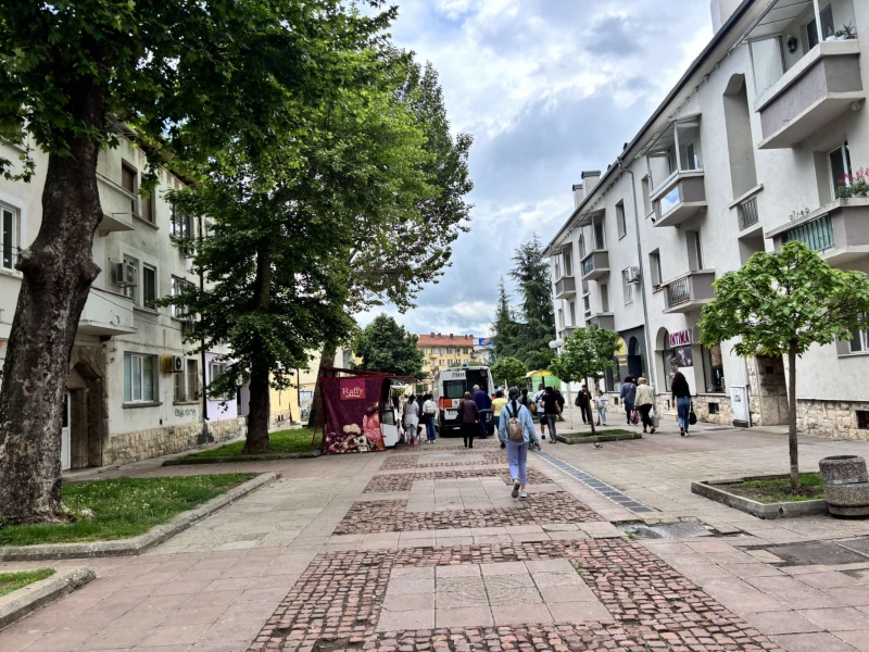 Нещо става! Линейка прелетя по Пробива във Враца /снимки/