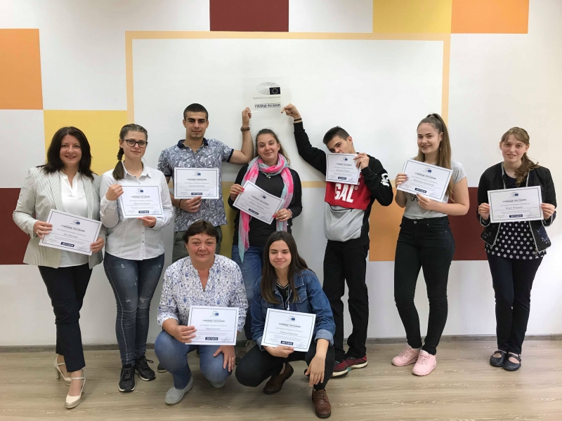 Представителна група от 8 ученици от ППМГ Академик Иван Ценов