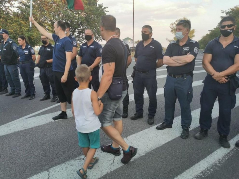 Протестиращите които блокираха снощи подстъпите към магистрала Тракия край Стара