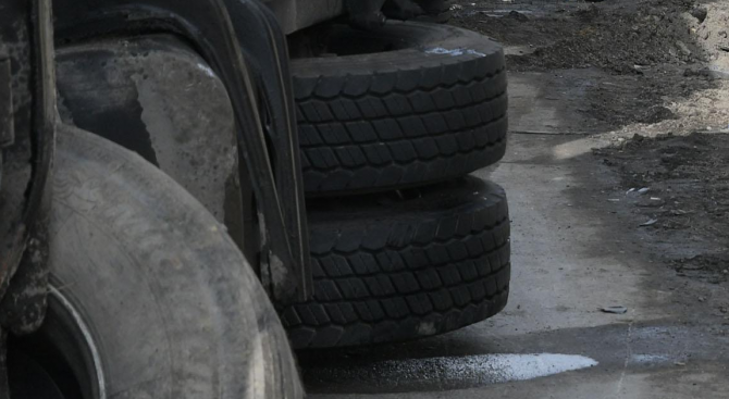 Към 7 30 часа полски тир е аварирал в скоростната