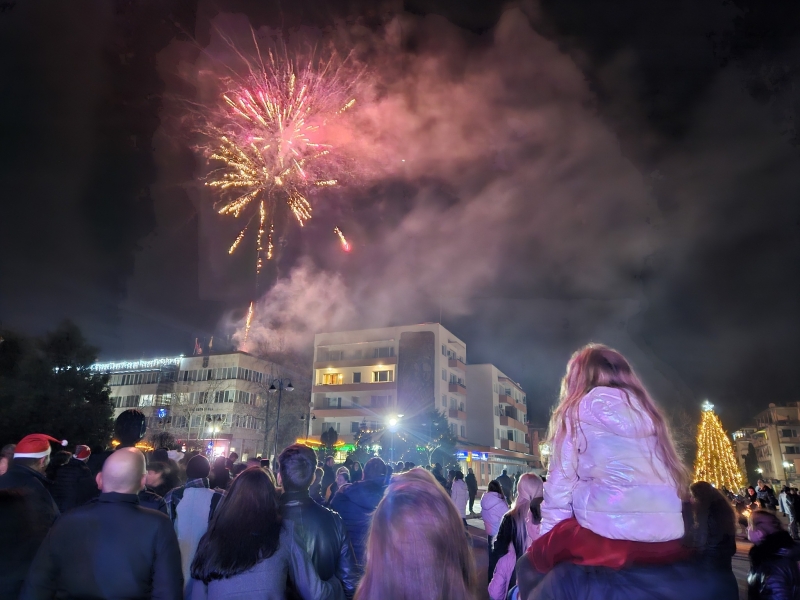 С тържествен концерт бе съпроводено посрещането на Новата година в