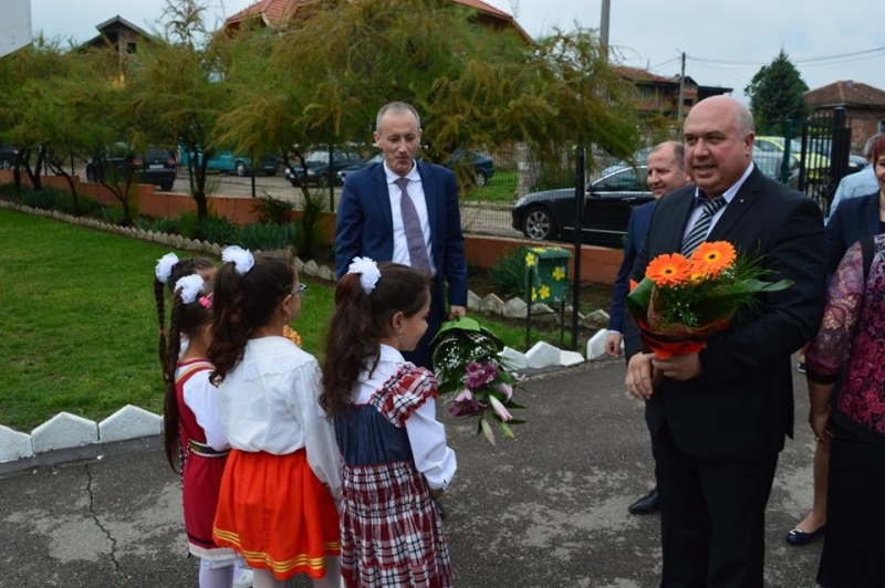 Министърът на образованието и науката Красимир Вълчев днес посети Вършец
