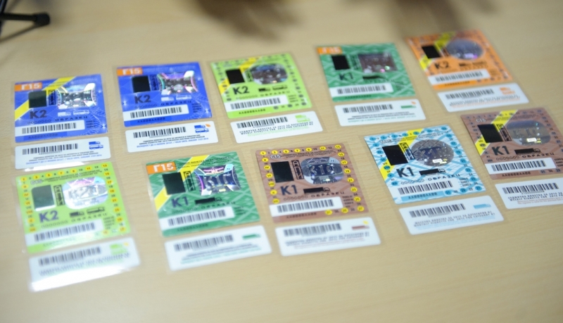 Валидността на годишните винетки за 2017 г изтича днес Стикери