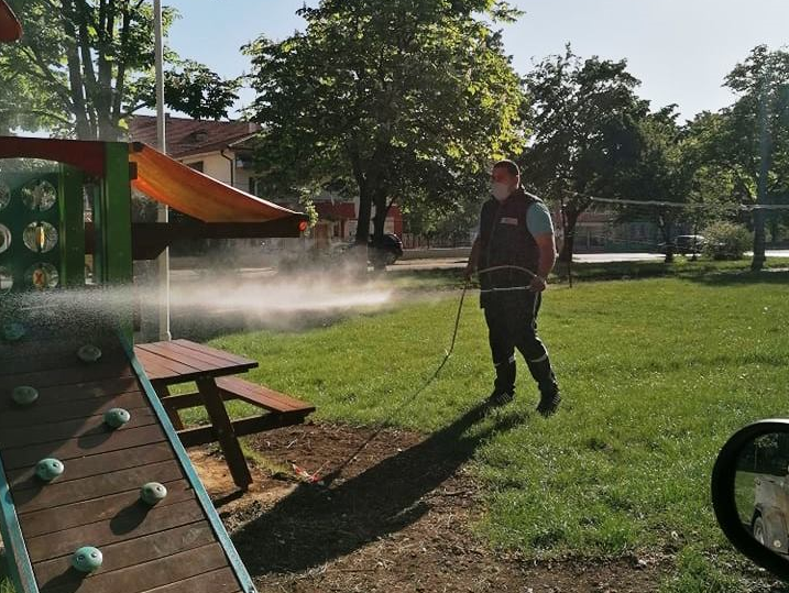 Специализирани екипи на ДДД Груп стартираха обработката на тревни площи