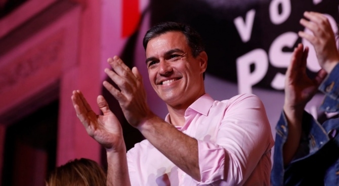 Испанският премиер Педро Санчес поиска днес от избирателите да му