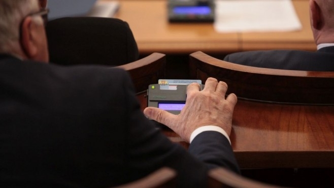 Депутатите се връщат на работа днес след ваканцията си заради