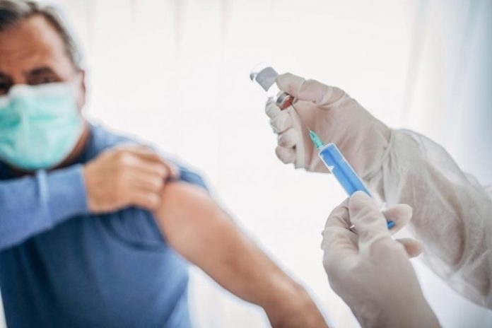 Френският здравен регулатор заяви че е препоръчал незабавно задължително ваксиниране на
