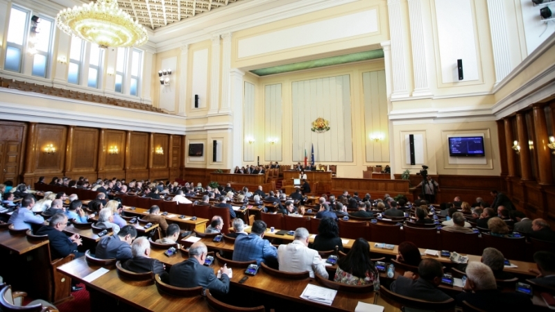 Парламентът отхвърли ветото на президента Румен Радев върху данъчните промени
