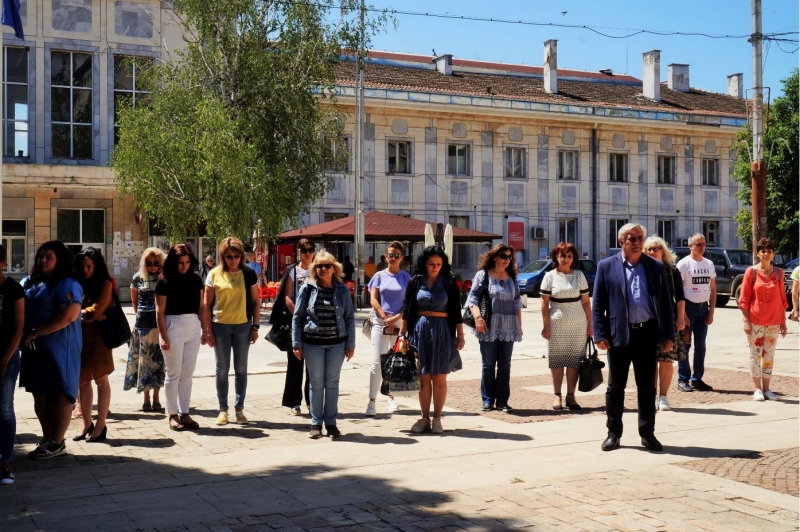 С възпоменание на градския площад на 2 юни Мездра почете