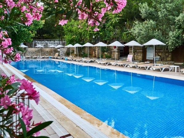 Властите на гръцкия остров Родос разследват смъртта на две сестри