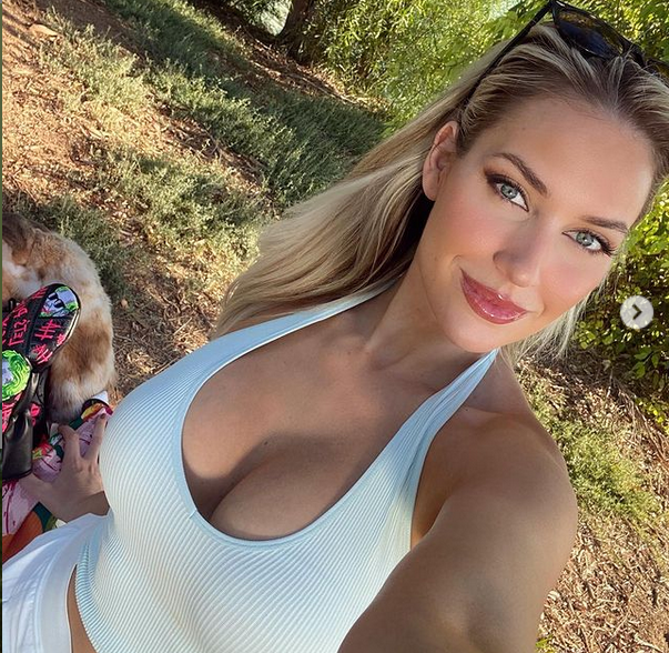 Сексапилната голфърка Пейдж Спиранак определено знае как да привлече вниманието