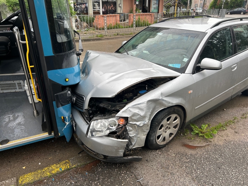 Шофьорът на автобуса от градския транспорт във Враца който даде
