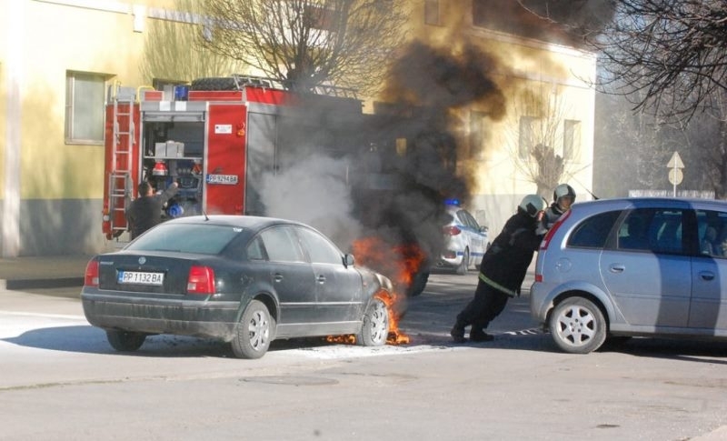 Кола се е запалила на кръстовище в Монтана съобщиха от