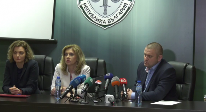Жертвата и 21 годишният ѝ син са пристигнали в София на