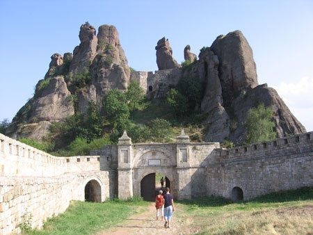 17 годишно момче е заловено от полицията вчера с трева на