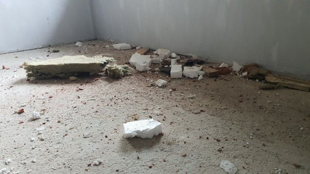 Къща беше пробита от скален къс при взривни дейности на