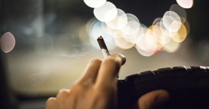 Младеж държал се неадекватно по време на полицейска проверка сам