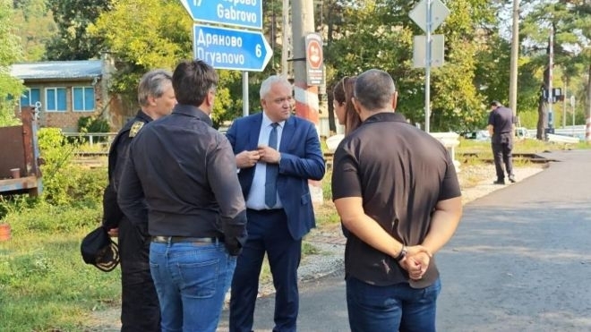 „Един склад се е възпламенил и е експлодирал“ – властите с нова информация за инцидента в „ЕМКО“ край Габрово /снимки/