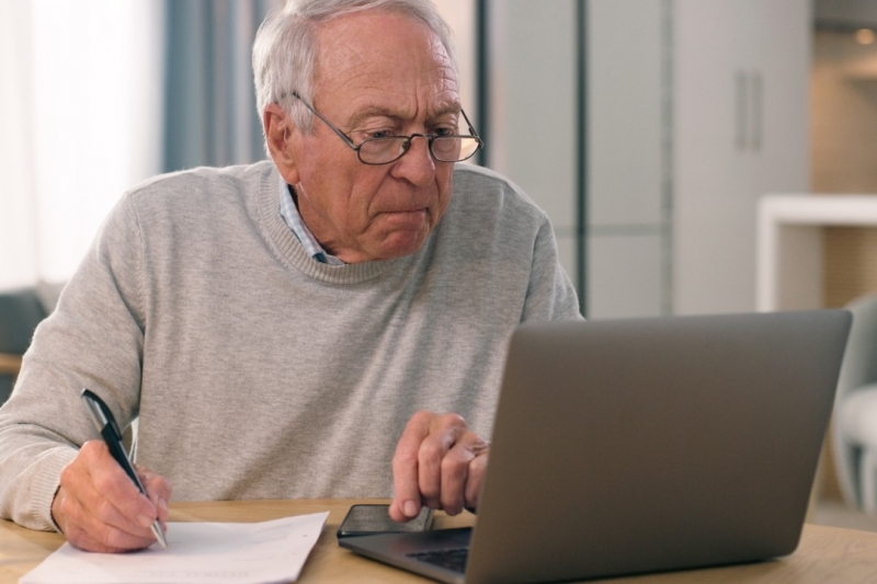 Пенсионер и фирма с 32-ма "фантоми" прецакаха НОИ