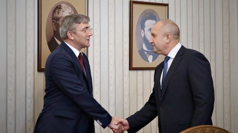 Държавният глава ще проведе консултации с парламентарната група на Движение