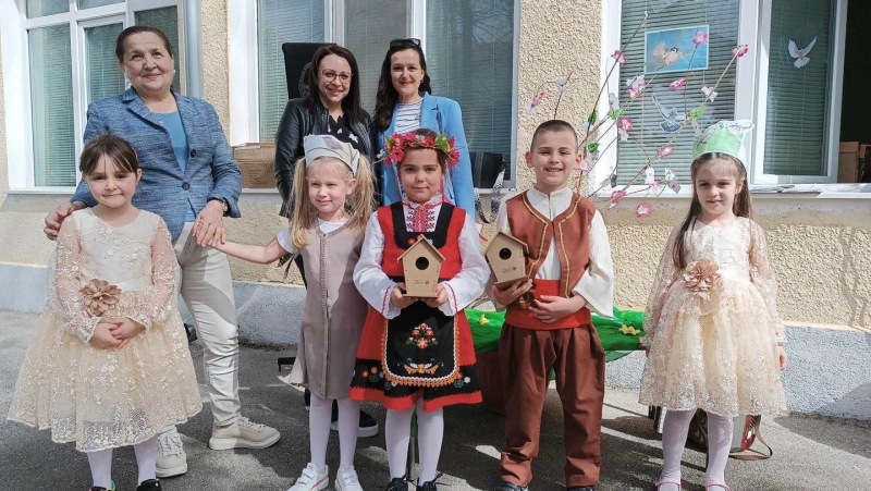 Детските ясли градини и училищата с начален етап на обучение