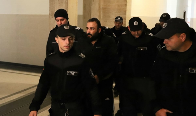 Атентатът в Истанбул: Съдът решава дали да остави в ареста задържаните у нас
