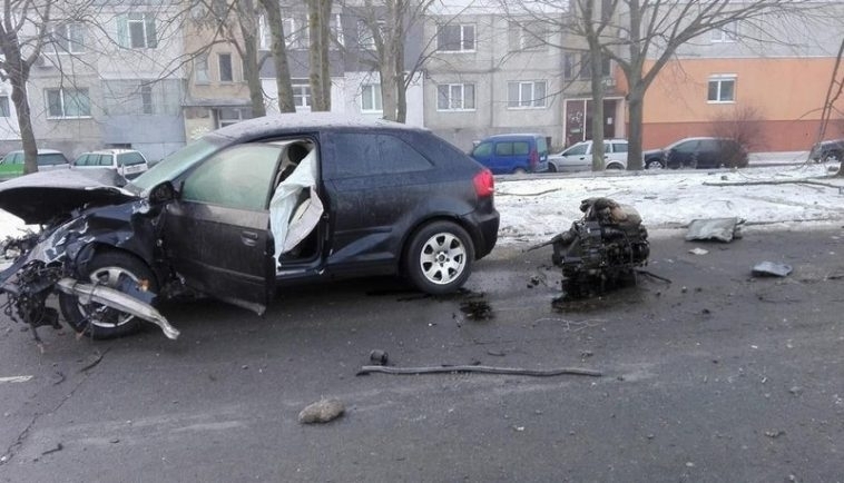Лек автомобил Ауди катастрофира в шуменския кв Тракия Инцидентът е