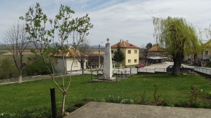 Частен съдебен изпълнител продава на търг магазин за хранителни стоки