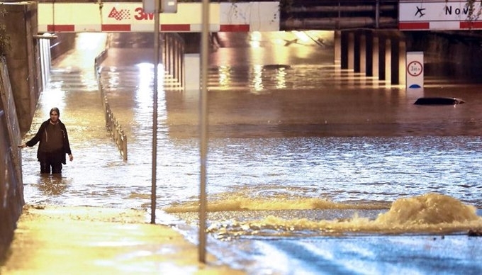 Загреб бе засегнат от силна буря снощи, която предизвика наводнения