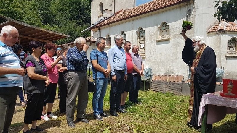 Стотици жители и гости на село Оселна отбелязаха храмовия празник