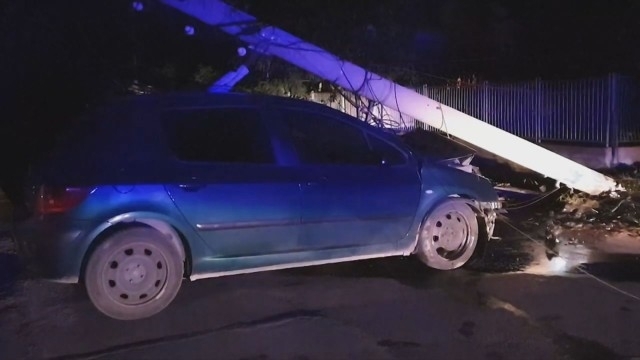 Шофьор е забил колата си в стълб във Врачанско след