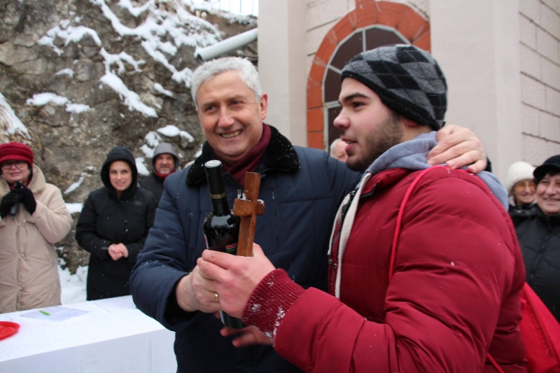 19-годишният Михаил Мостров „спаси“ Богоявленския кръст от ледените води на