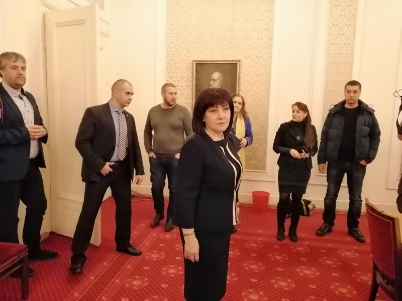 Строги мерки за сигурност е предприело ръководството на Народното събрание