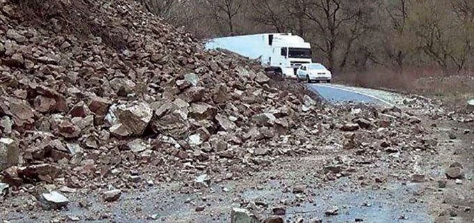 Движението по пътя между Грамада и Синаговци е ограничено за