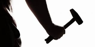 Мъж разби с метален чук черепа на свой съселянин Инцидентът