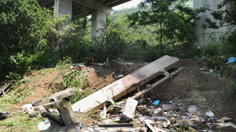 Автобус с 40 деца  от основно училище които се връщали