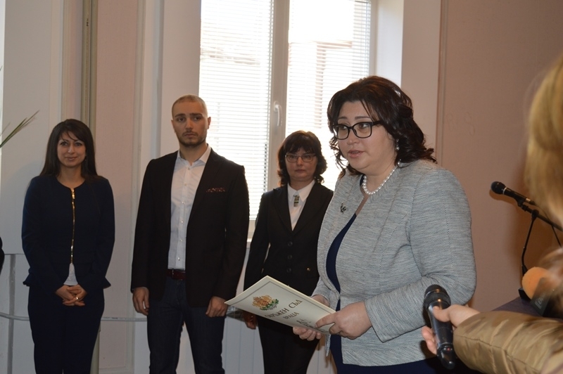 Изявени ученици бяха наградени за есетата си на специална церемония