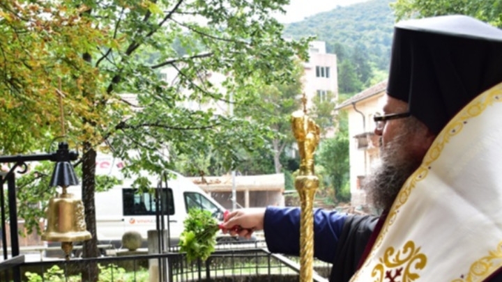 С водосвет отслужен от Врачанския митрополит Григорий и свещеници от