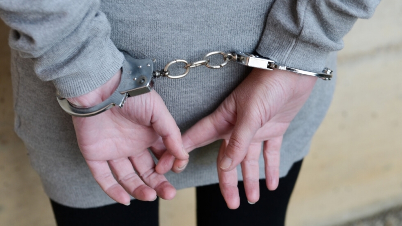 Задържаха 21 годишна жена от Благоевград за измама с парични средства