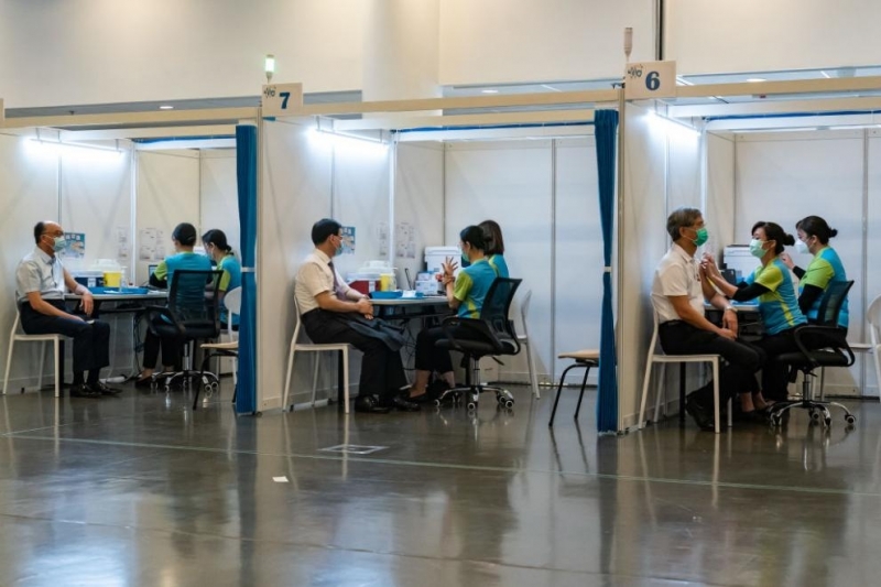 Лидерът на Хонконг Кари Лам и други правителствени представители днес