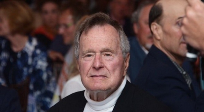 Почина бившият американски президент Джордж Буш старши съобщиха световните