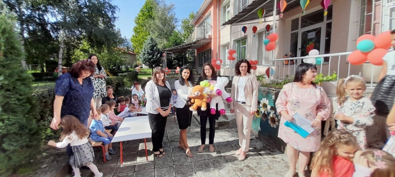 Детските градини на територията на град Берковица получиха играчки по