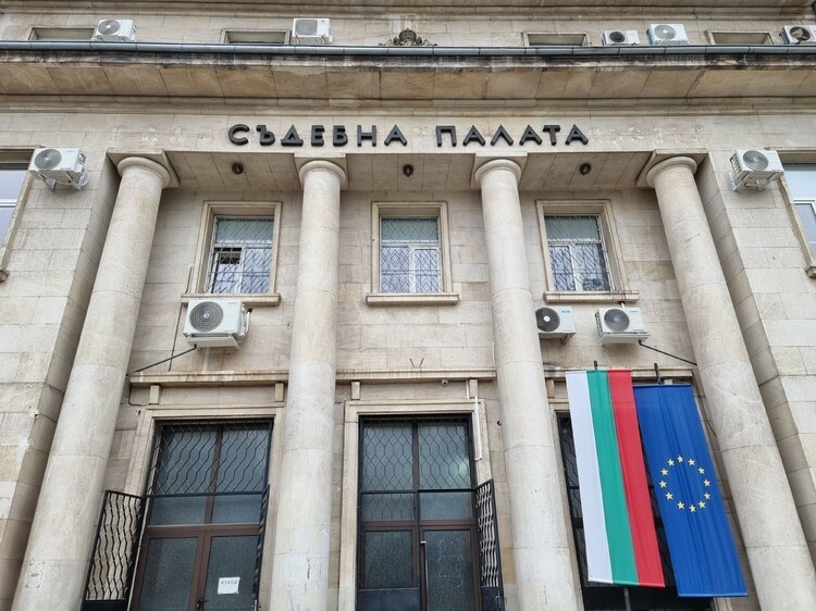 Съдът във Враца допусна екстрадицията на трима мъже, издирвани в Италия ...