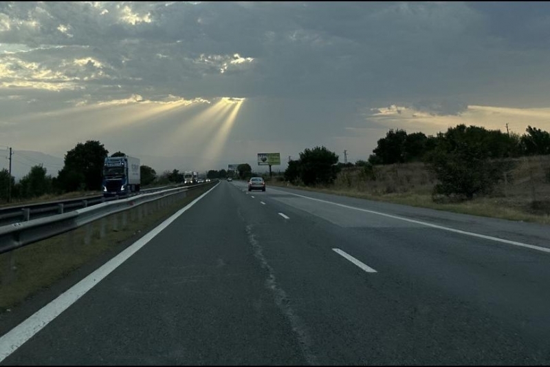 Внимание, шофьори! Променят организацията на движение в участък от АМ „Хемус“