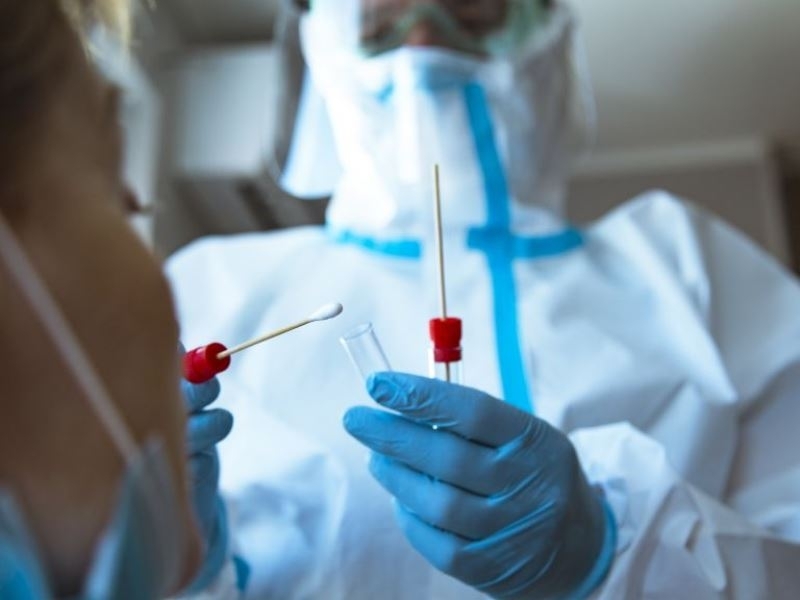 Четири проби на неустановен вариант на коронавирус са засекли експертите