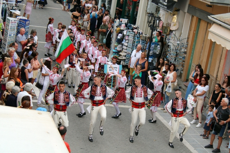 Танцов ансамбъл Пъстрина“-Монтана показа българските народни танци на два фестивала