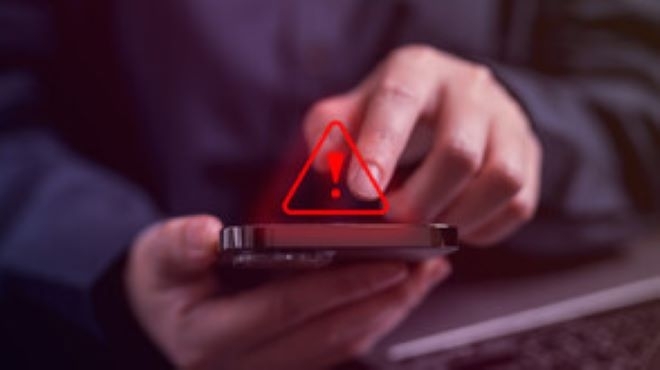 Телефонни измамници убеждават хора да теглят кредити и да внасят пари по „защитени сметки”