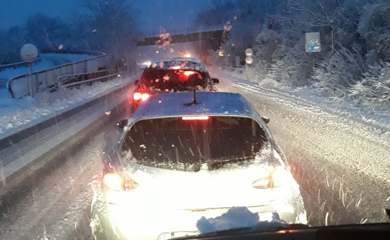 Две катастрофи са затворили международния път Е 79 между Мездра и